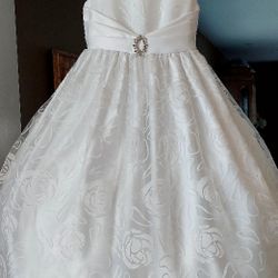 SALE PRICE!  COMMUNION OR FLOWER GIRL DRESS!  SZ 7, FLORAL ORGANDY SKIRT OVERLAY!