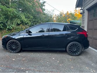 2012 Ford Focus Titanium Hatchback
