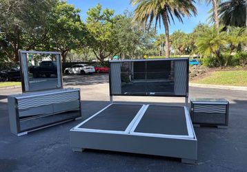Modern 4-Piece Grey and Mirrored Bedroom Set king Size