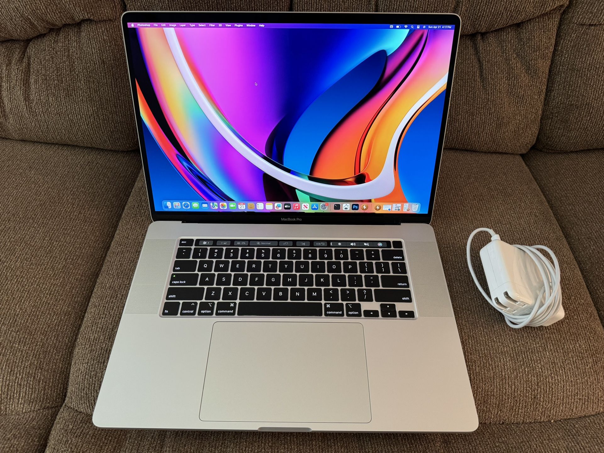 2019 /2020 MacBook Pro 16”, i9 8cores 2.4ghz,32gb ram,512gb.4GB graphic