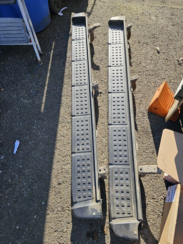 2003-2009 Toyota 4 Runner
Running boards
