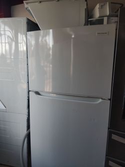 Frigidaire refrigerator Everything good