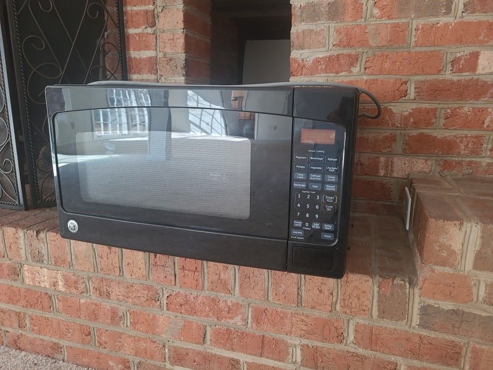 GE Microwave Over The Counter 