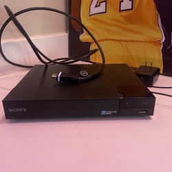 Sony  DVD Player (all Cords)
