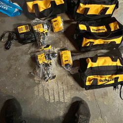 New Combo Drill Dewalt  Battery 6.AH 100 Battery And CHARGER  150