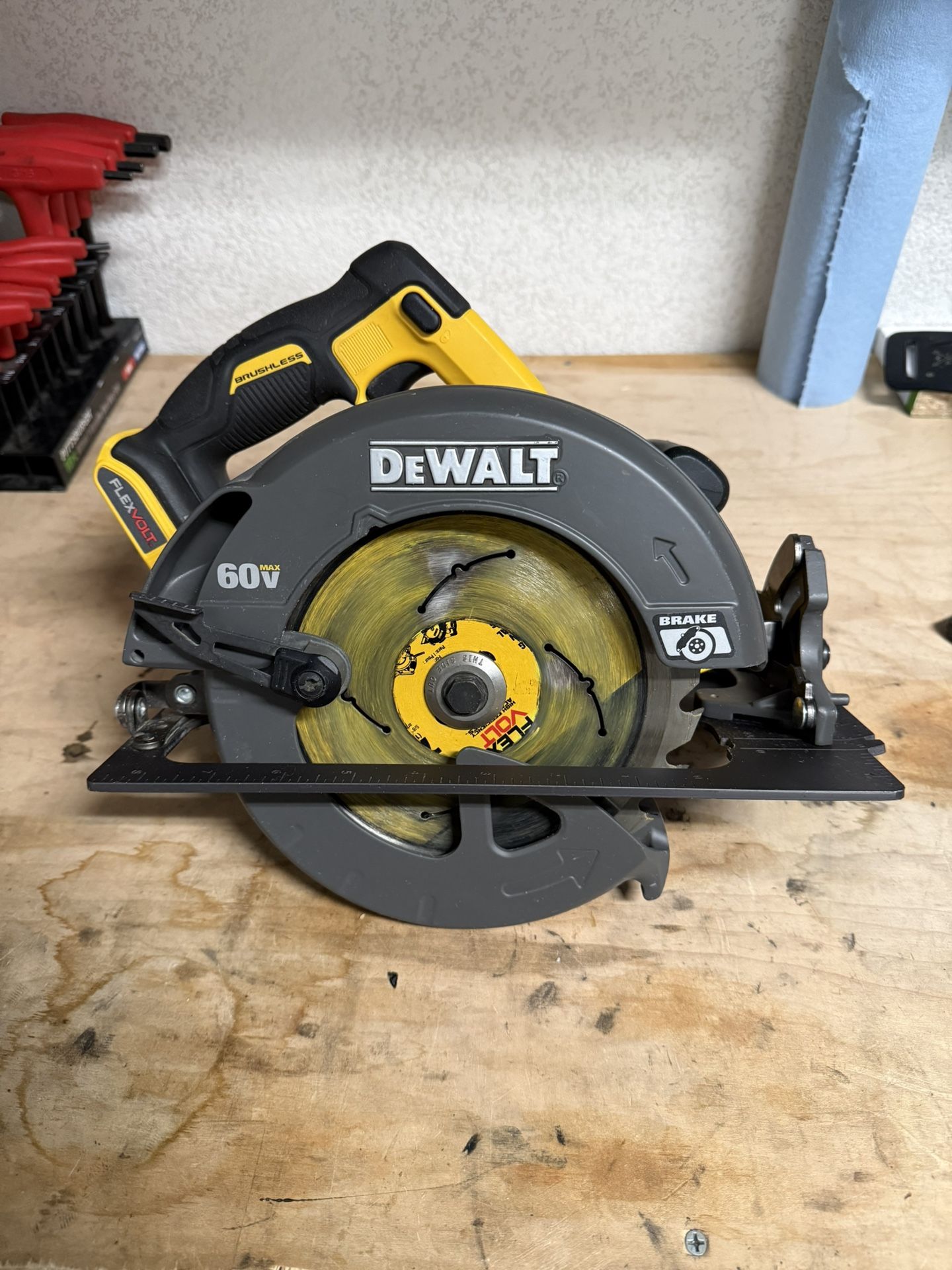 DeWalt FLEXVOLT 60v 7-1/4” Circular Saw Skilsaw