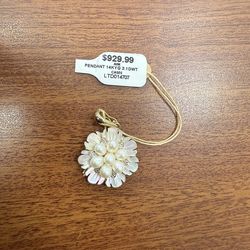 Flower gold pendant