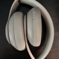Beats Studio Pro