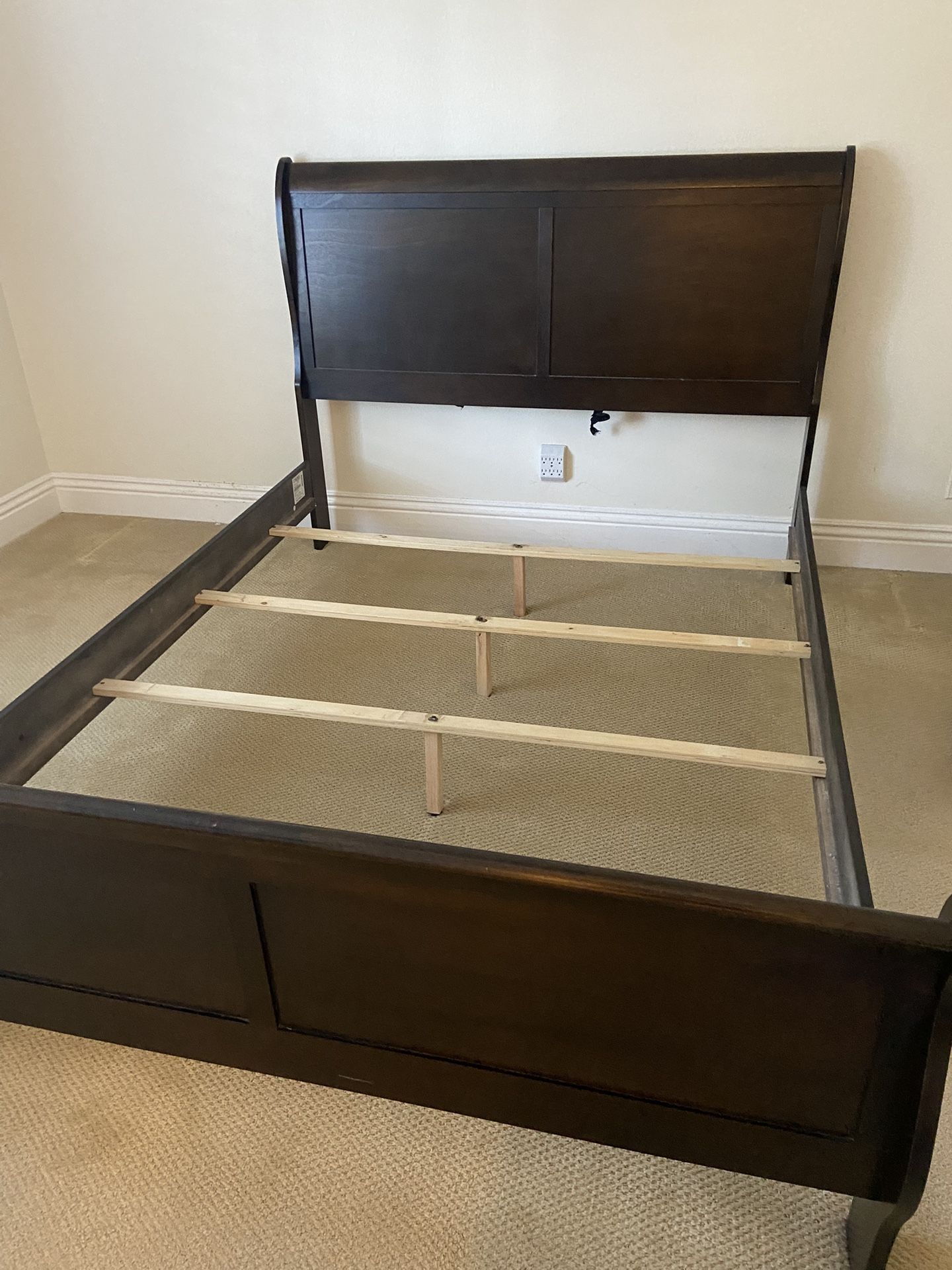Dark Wood Queen Bedroom Set