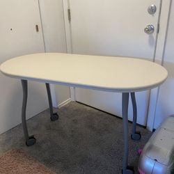 Table on wheels 