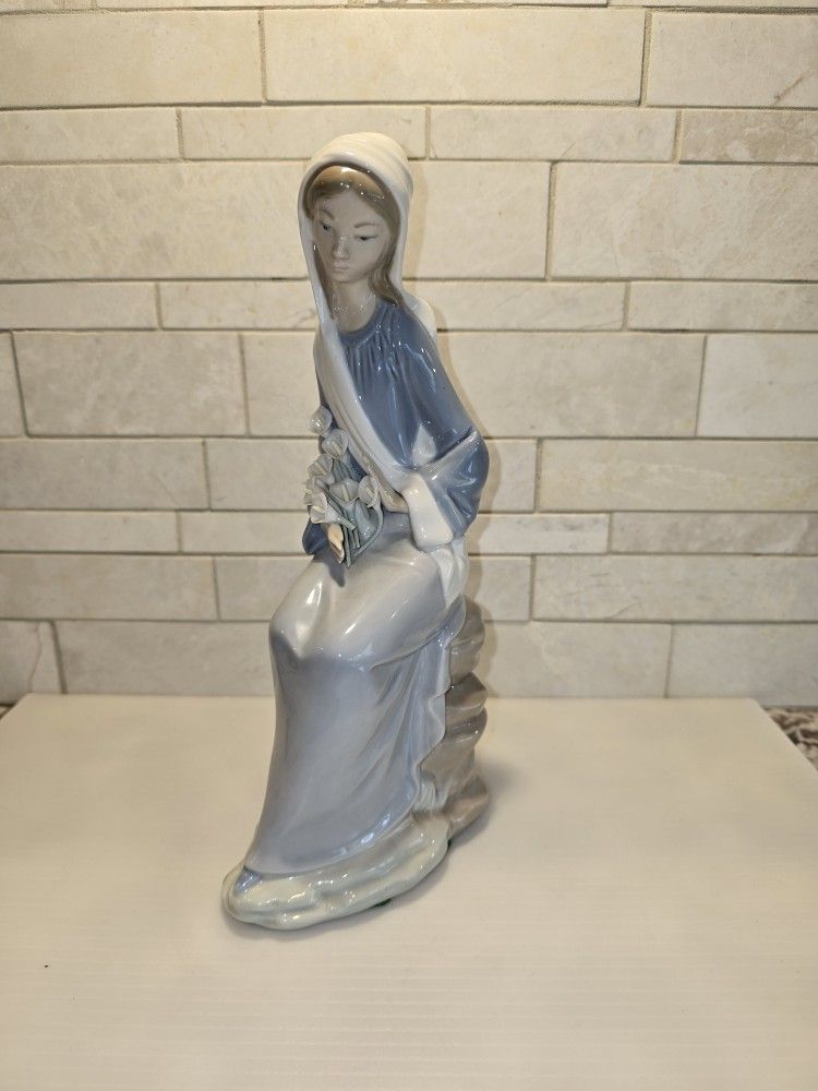 Lladro Girl with Canna Lilies on her Lap