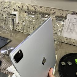 iPad Pro 12.9” 5th Generation 