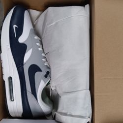 Nike Air Max 1 lV8.