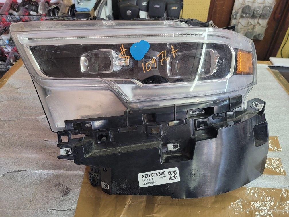 2019 - 23 - DODGE RAM 1500 - LEFT - HEADLIGHT