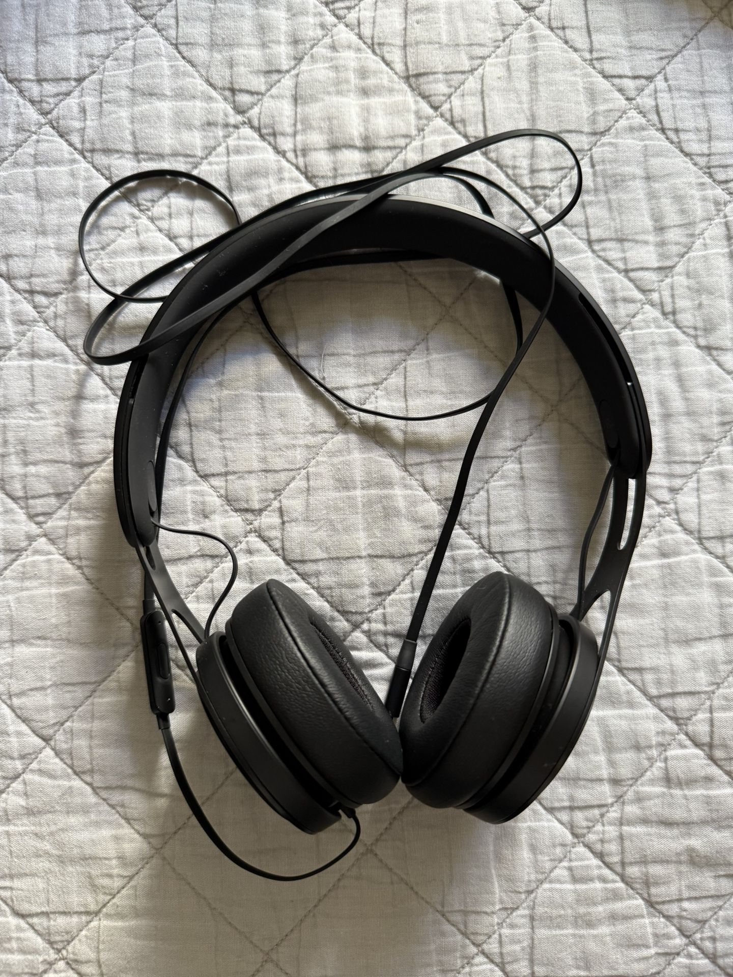 🎧 Beats EP Wired On-Ear Headphones – Black – Mint Condition w/ Box & Pouch