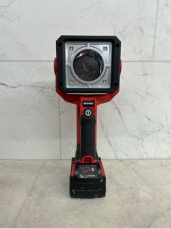 MILWAUKEE 2354-20 M18 18-VOLT 1250 Lumens Lithium-Ion Cordless Search Light W/ 5.0 Battery