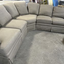 SECTIONAL SOFA GOOD CONDITION FREE DELIVERY 🚚 