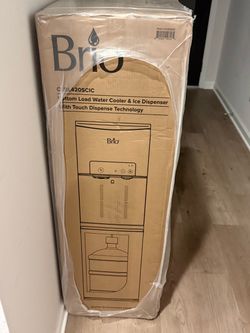 Brío water dispenser and ice maker