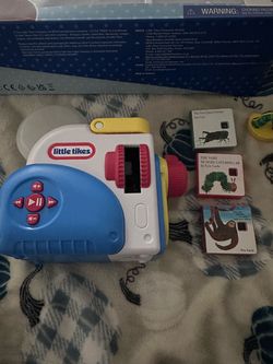 Little Tikes Story Dream Machine with Eric Carle books