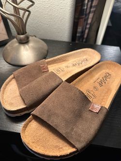Women’s suede slides