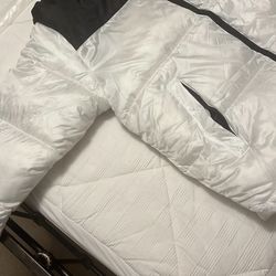 NEW North Face Puffer Jacket Size-md
