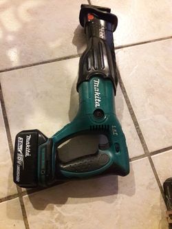 Sazaw makyta 18 v with batery