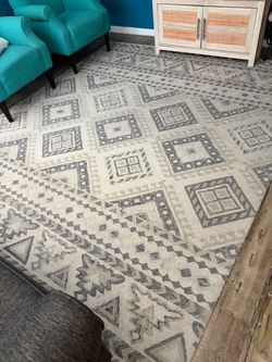 Large Area Rug Geometric Pattern (about 7′11″ × 9′10″)