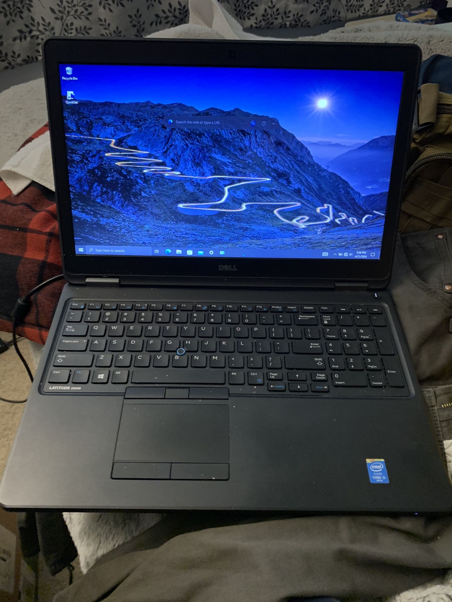 Dell Latitude E5550 / Windows 10 Pro / Core i5 / 256GB SSD / 8GB DDR4 Memory