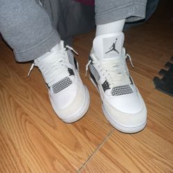 Jordan 4 military black 