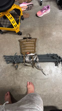 Saddle hunting platform and sticks