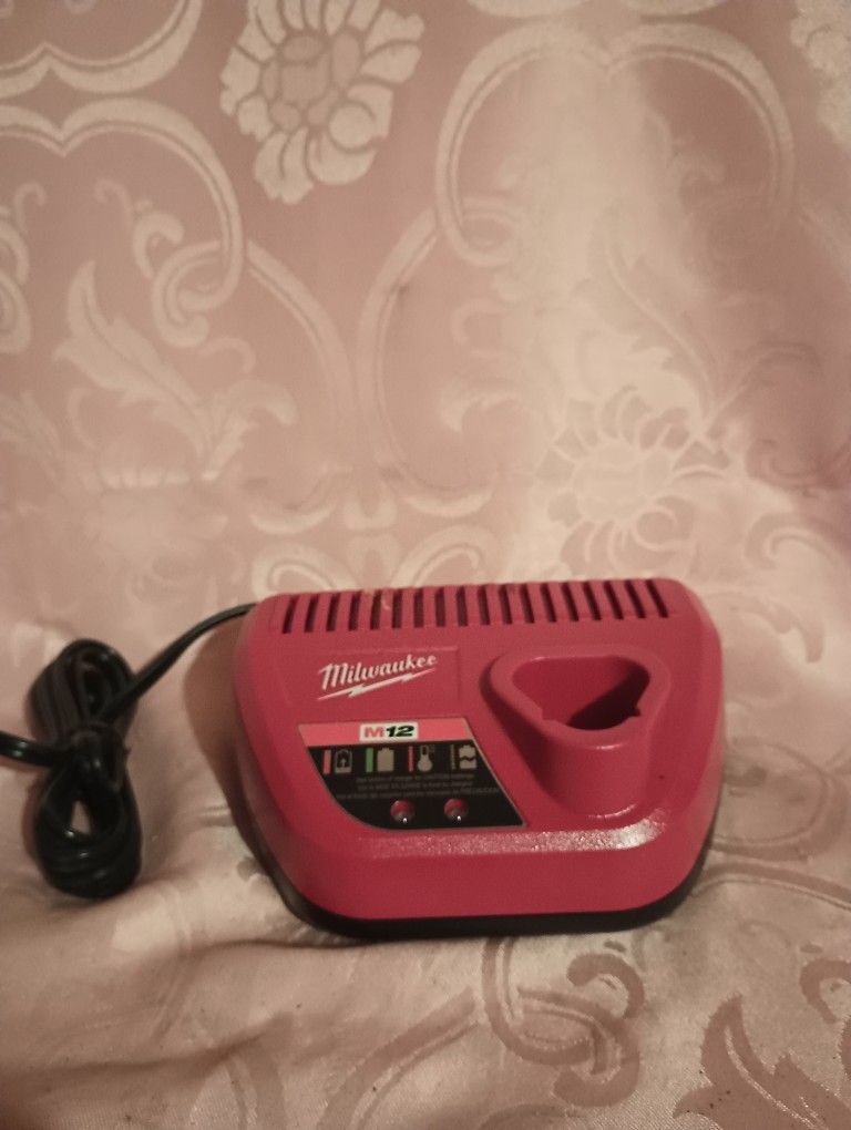Milwaukee 12 Volt Battery Charger