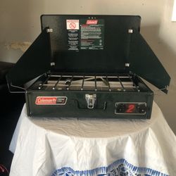 Coleman Propane Stove 2 Burner. ( New).