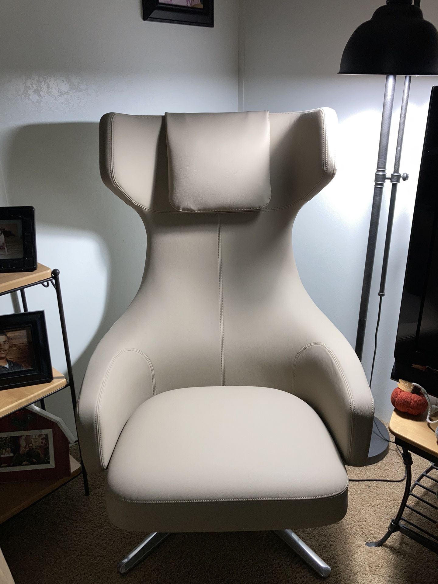 *PRICE DROP* Grand Repo Chair