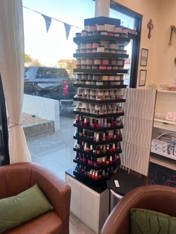 Rotating nail polish display