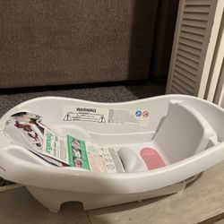 New Baby Bathtub And Diapers 