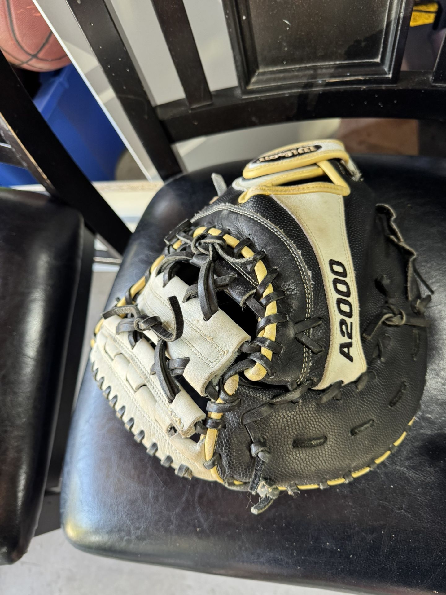 A2000 First Base Glove
