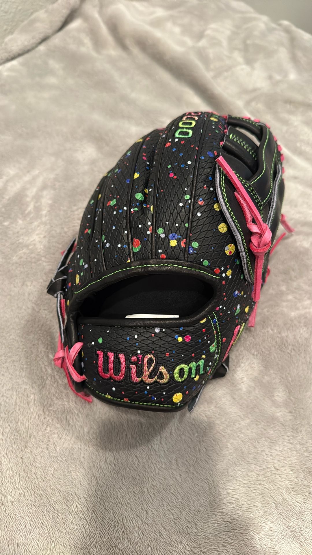 Wilson A2000 Paint Splatter Black And Pink