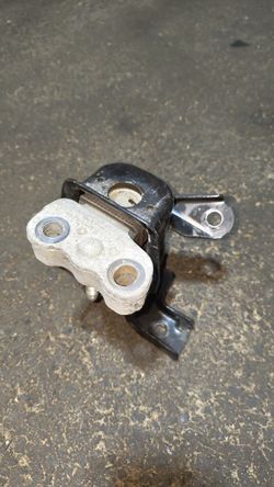 19 Corolla Insulator Sub-Assembly 12305-0T171