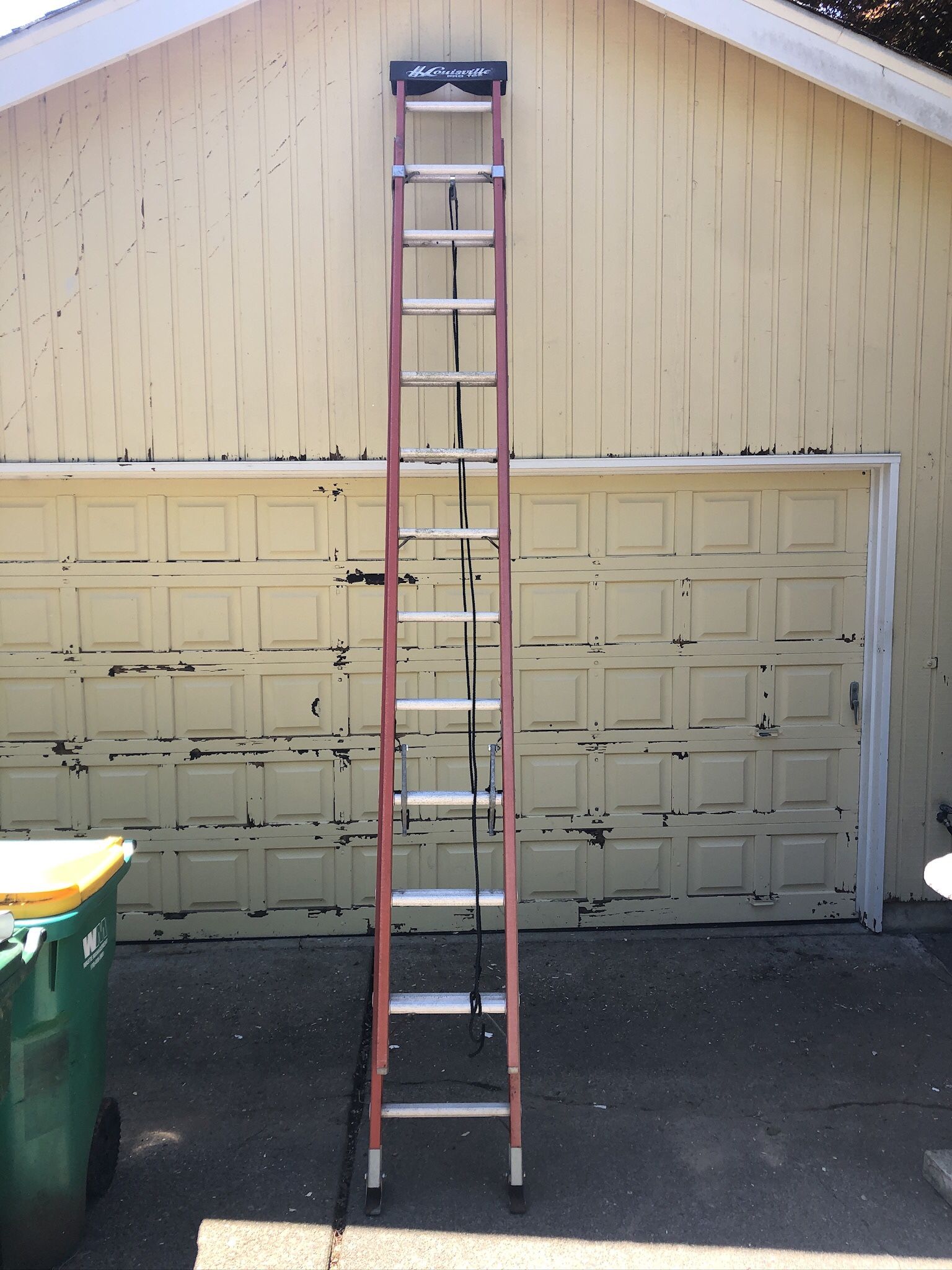 24’ Louisville Ladder Fiberglass Ladder
