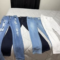 Fashion Nova Jeans And Levi’s Size 5 Bundle Of Jeans 