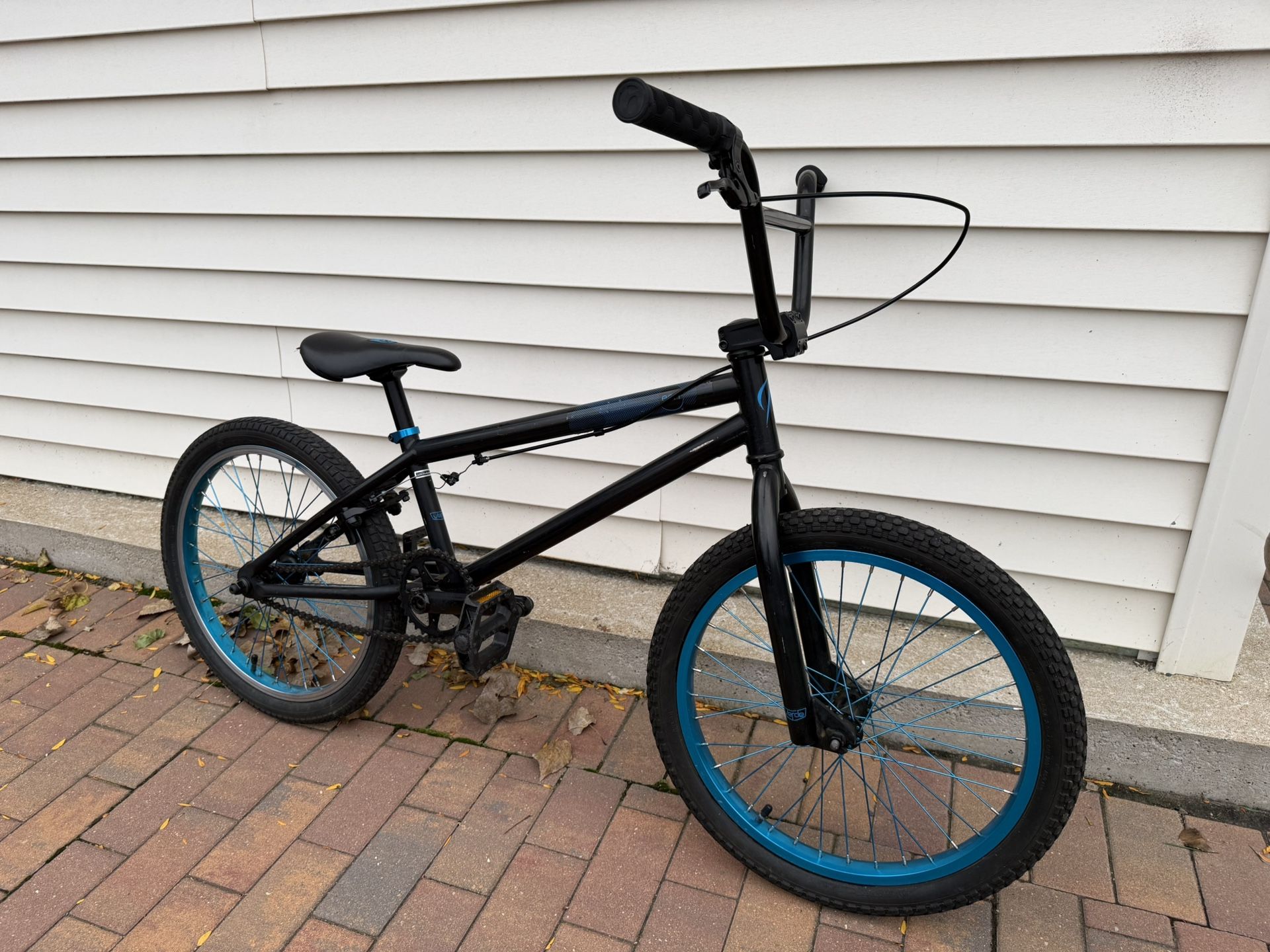 Verde Eon BMX – 20” Freestyle Bike – New Grips