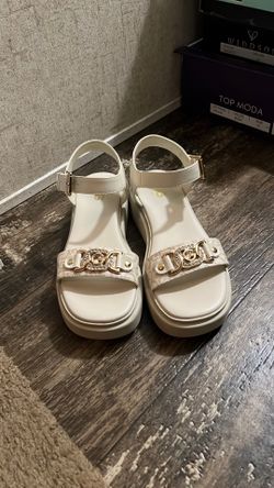 Guess Women’s Sandals Size 8