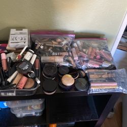 Make Up 