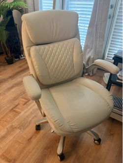💺 Executive Ergonomic Office Chair – White Faux Leather