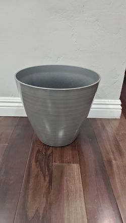 Plastic gray plant pot