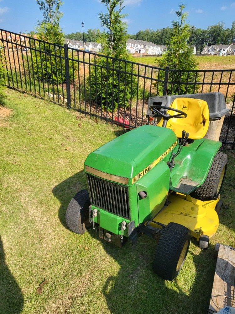 John Deere 317 Lawn Mower