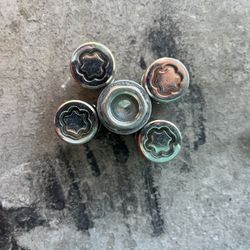 Nissan Hardbody Wheel Looks New 