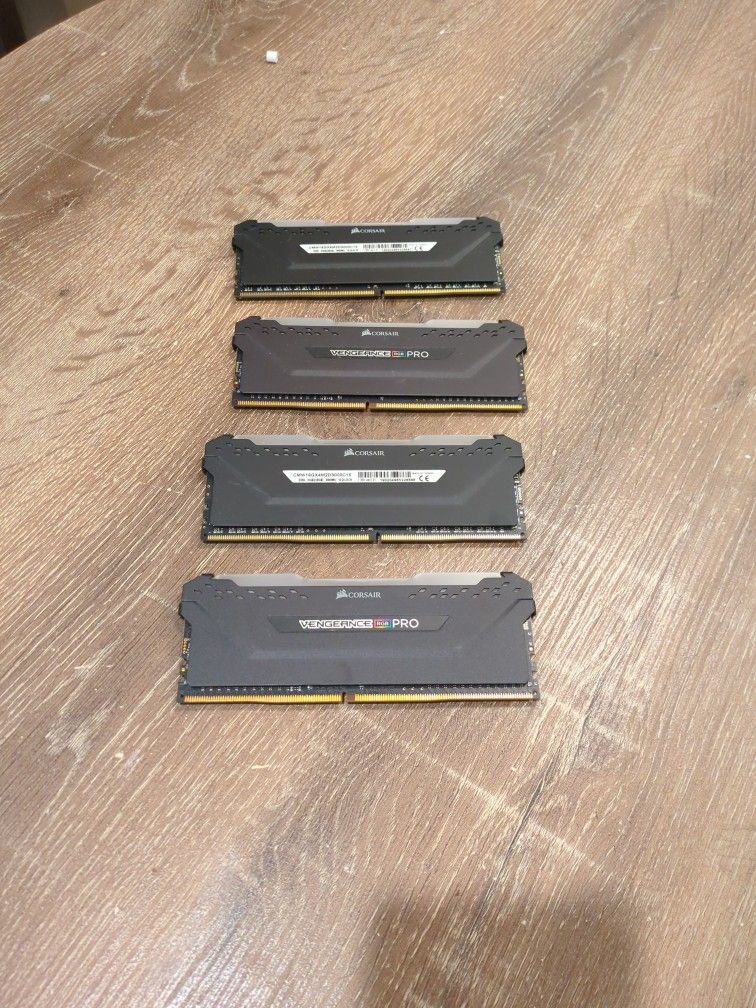 4 - 16gb DDR4 3000MHz Corsair Vengeance RGB Pro
