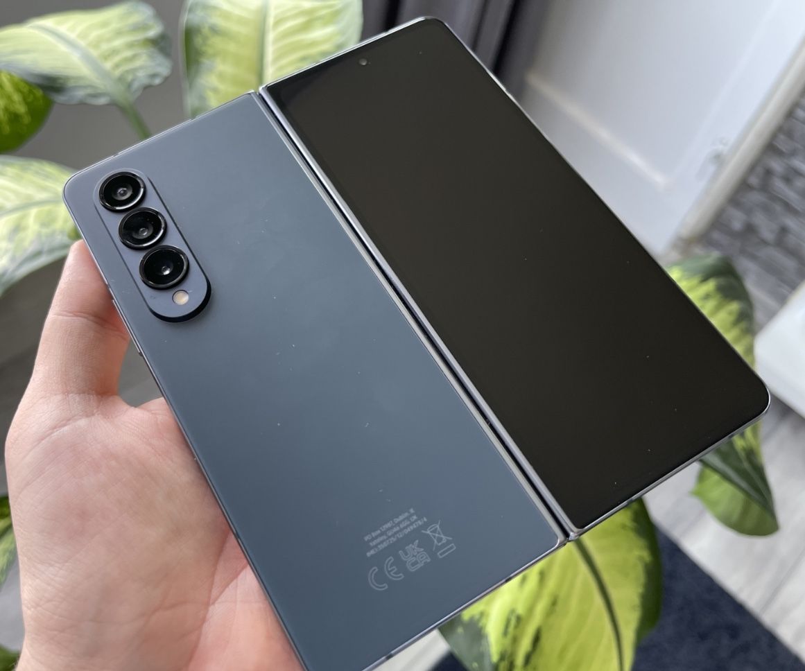 Amazing Deal On A Perfect UNLOCKED Samsung Galaxy Z Fold4