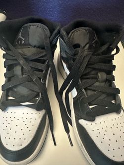 Air Jordan 1 Mid Black White Sneakers